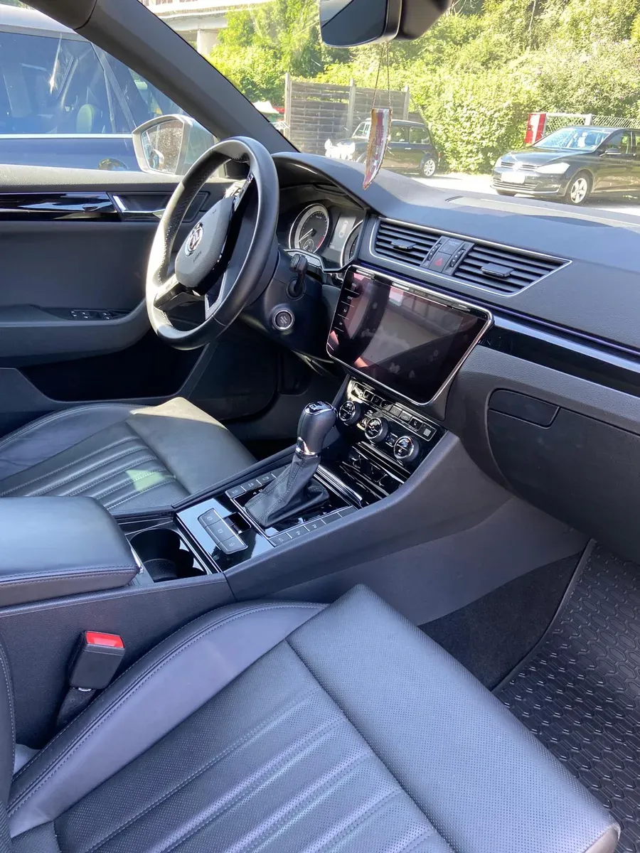 Skoda Superb 2018 photo 2