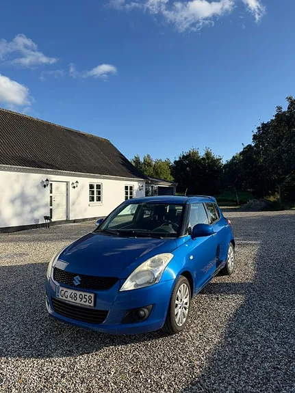 Suzuki Swift 2011 photo 2