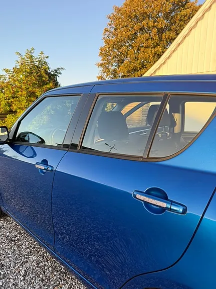 Suzuki Swift 2011 photo 3