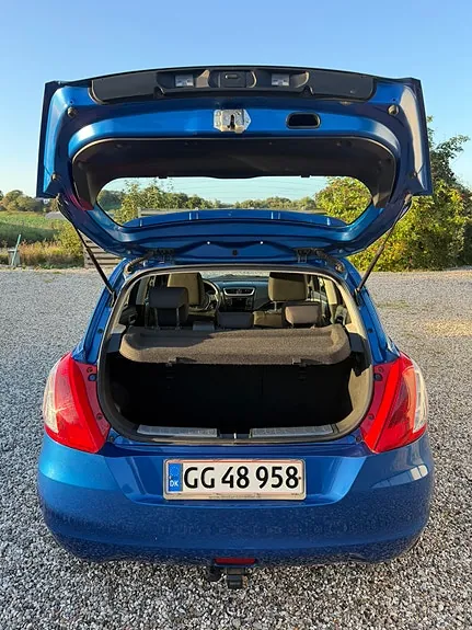 Suzuki Swift 2011 photo 4