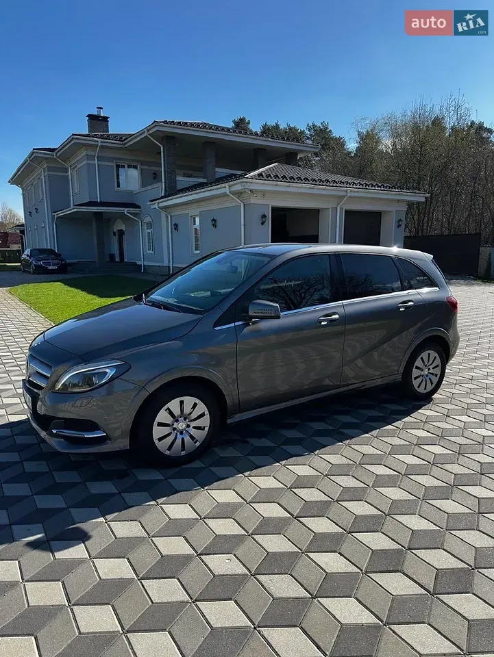Mercedes-Benz B-Class 2016 photo 3