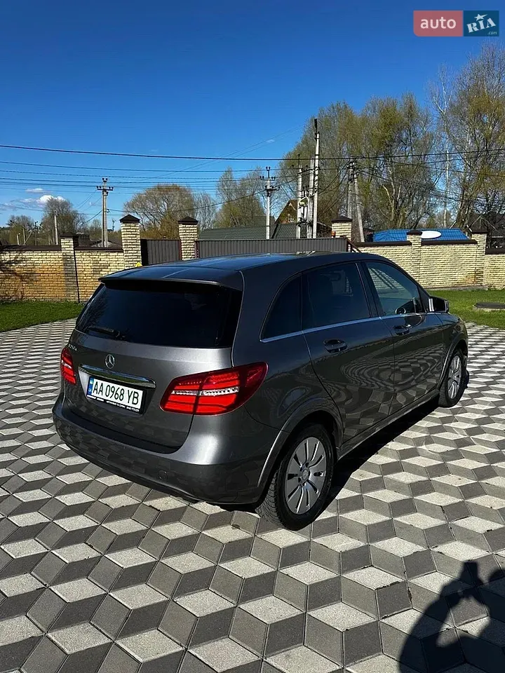 Mercedes-Benz B-Class 2016 photo 5