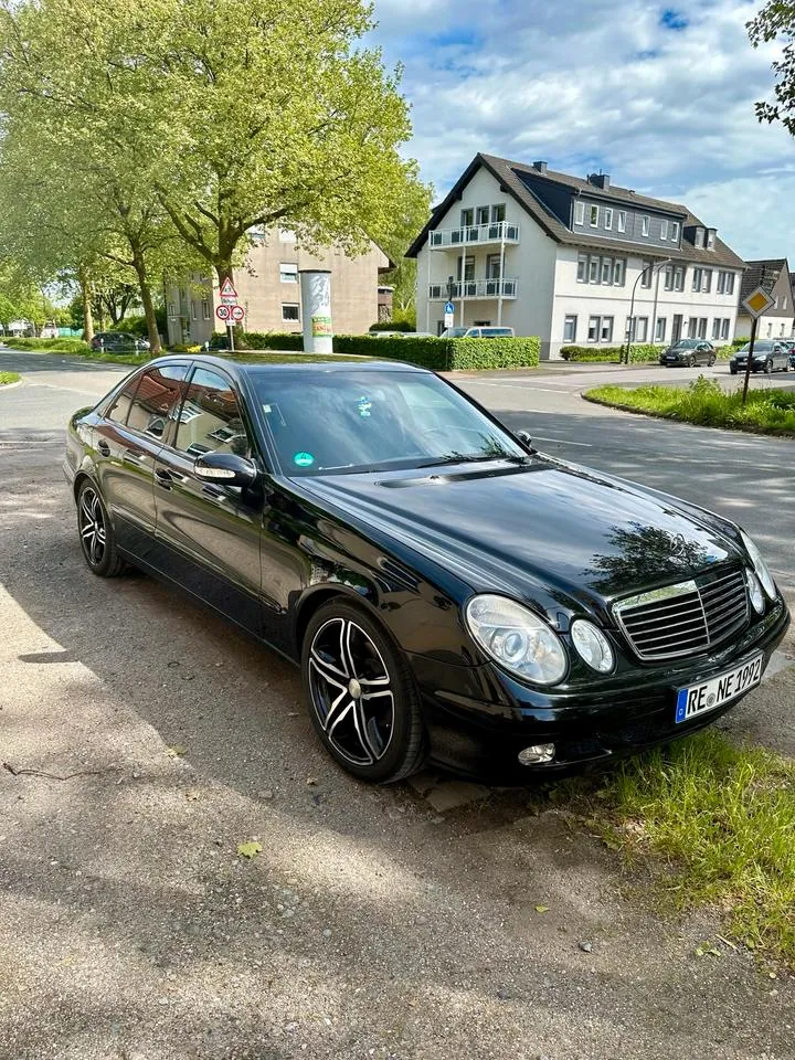 Mercedes-Benz W211