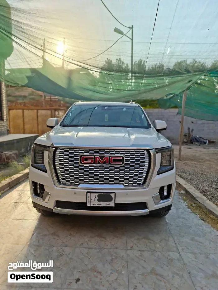 GMC Yukon Denali 2023 photo 2