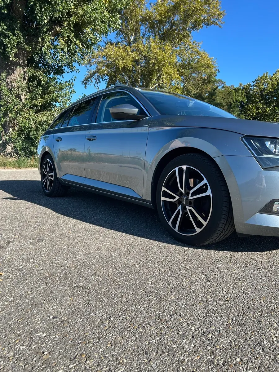 Skoda Superb 2018 photo 2