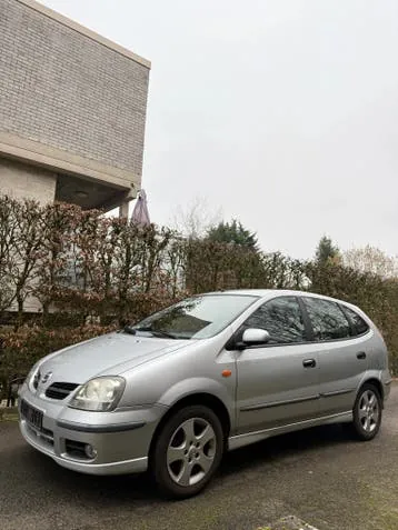 Nissan Almera Tino