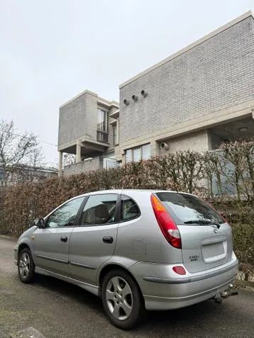 Nissan Almera Tino 2005 photo 2