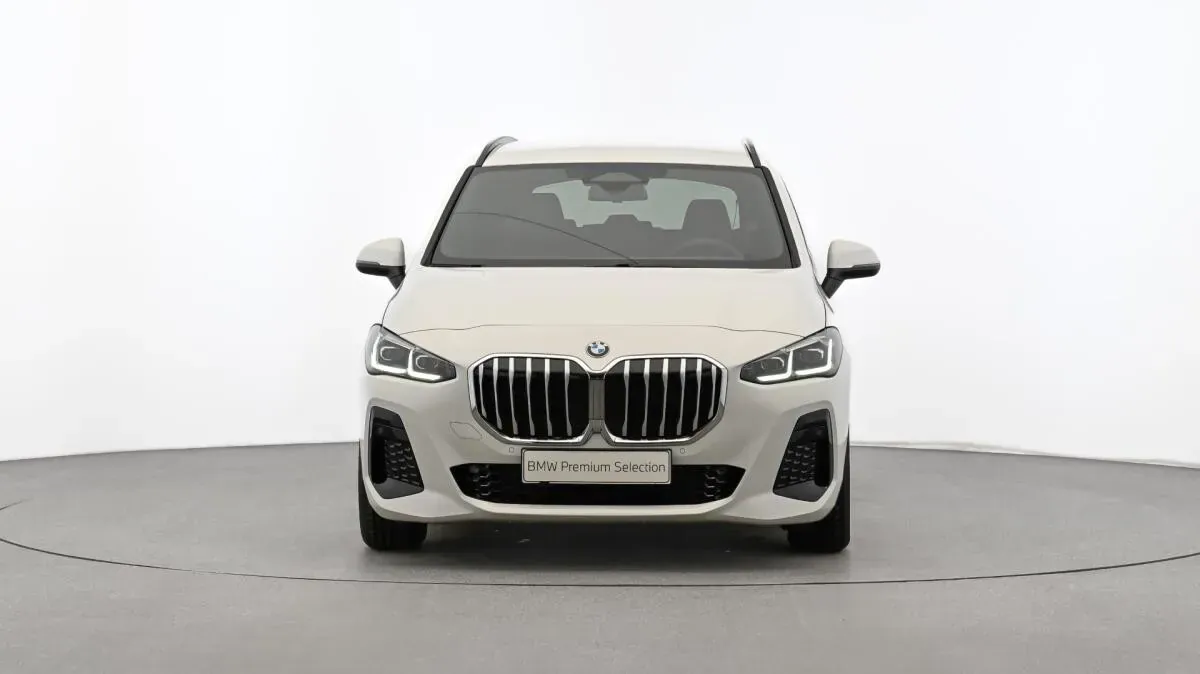 BMW 2 Series 2026 photo 2