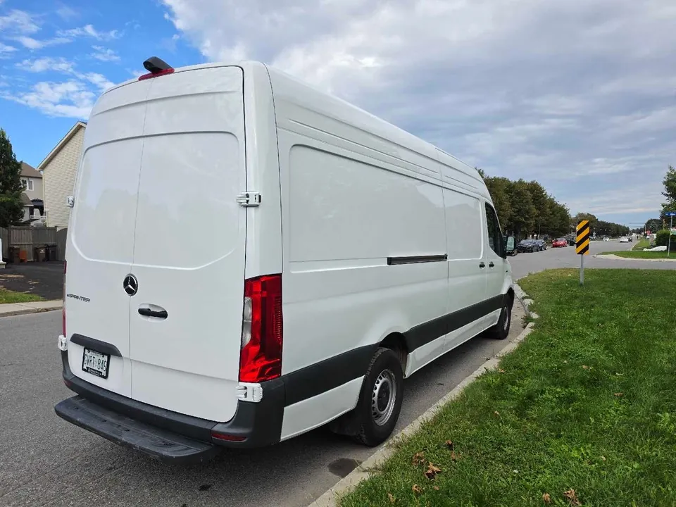 Mercedes-Benz Esprinter 2024 photo 3