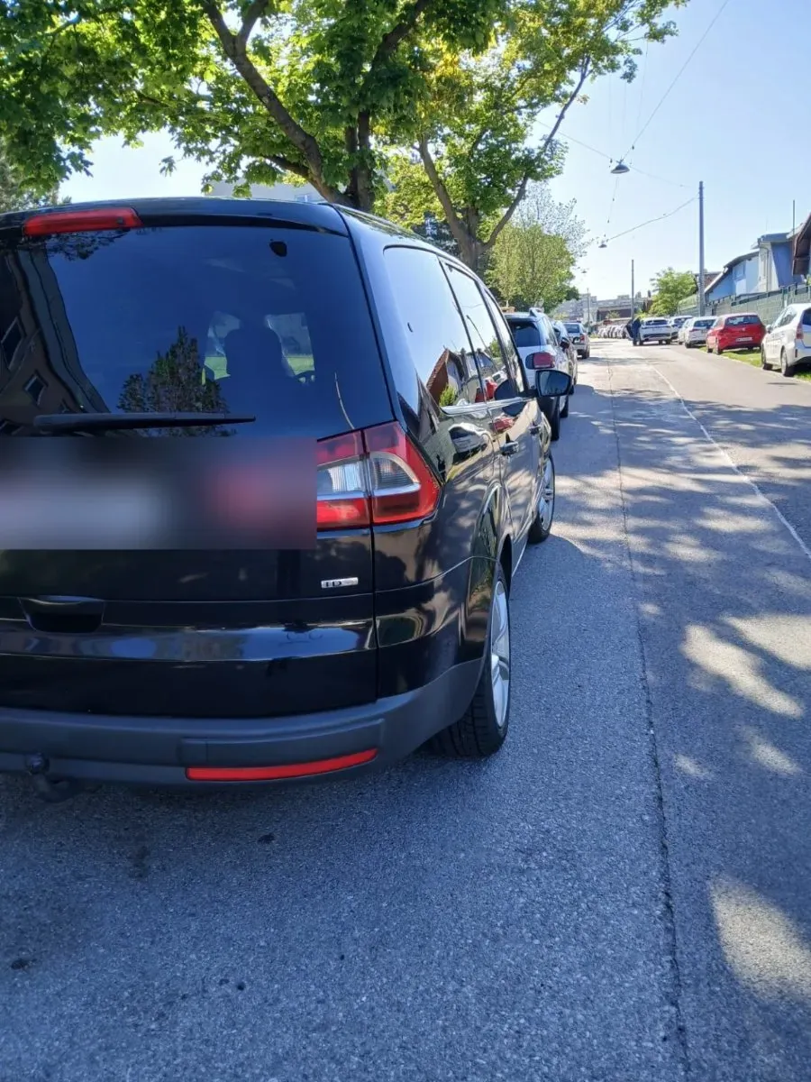 Ford Galaxy 2009 photo 3