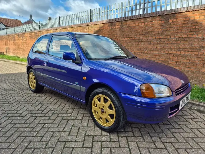 Toyota Starlet 1998 photo 2