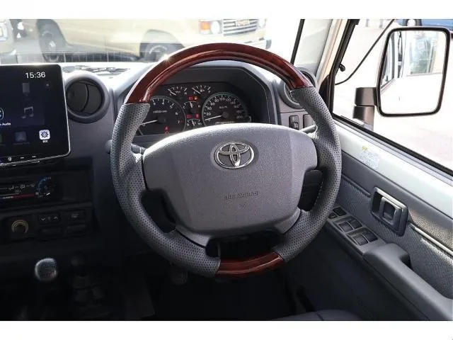 Toyota Land Cruiser 70 2015 photo 4