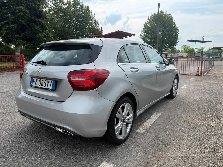 Mercedes-Benz A 180 2017 photo 5