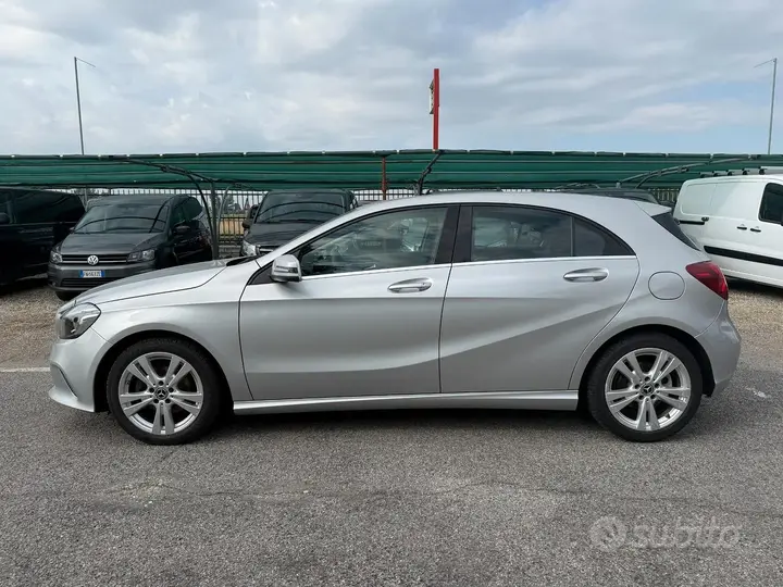 Mercedes-Benz A 180 2017 photo 3