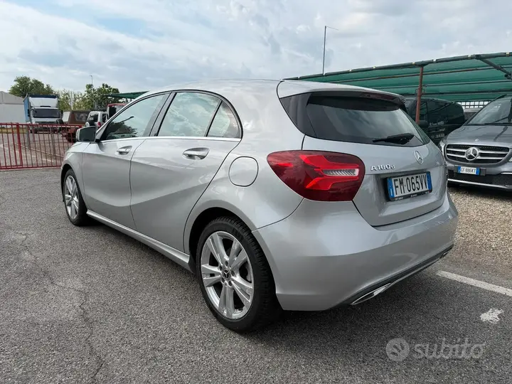 Mercedes-Benz A 180 2017 photo 2