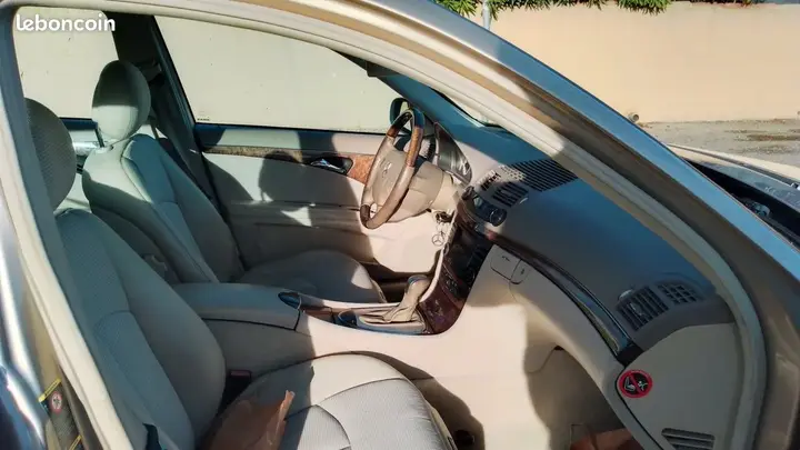Mercedes-Benz E-Class 2004 photo 3