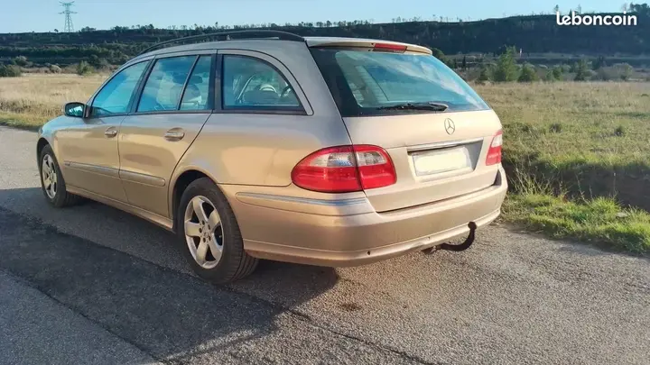 Mercedes-Benz E-Class 2004 photo 2