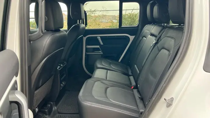 Land Rover Defender 110 2023 photo 4