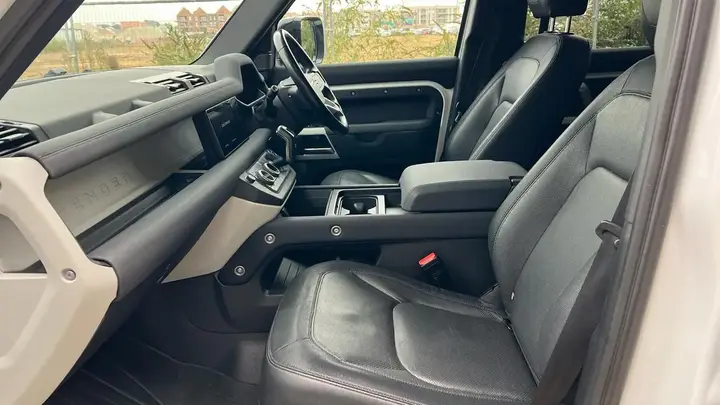 Land Rover Defender 110 2023 photo 3