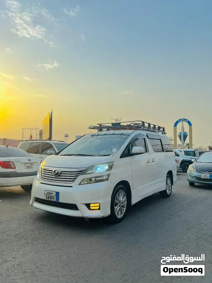 Toyota Hiace 2010 photo 2