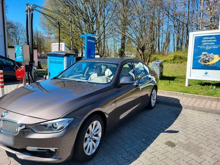 BMW 320I