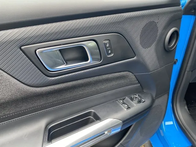 Ford Mustang 2026 photo 5