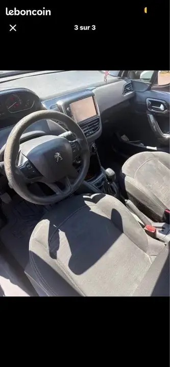 Peugeot 208 2016 photo 3