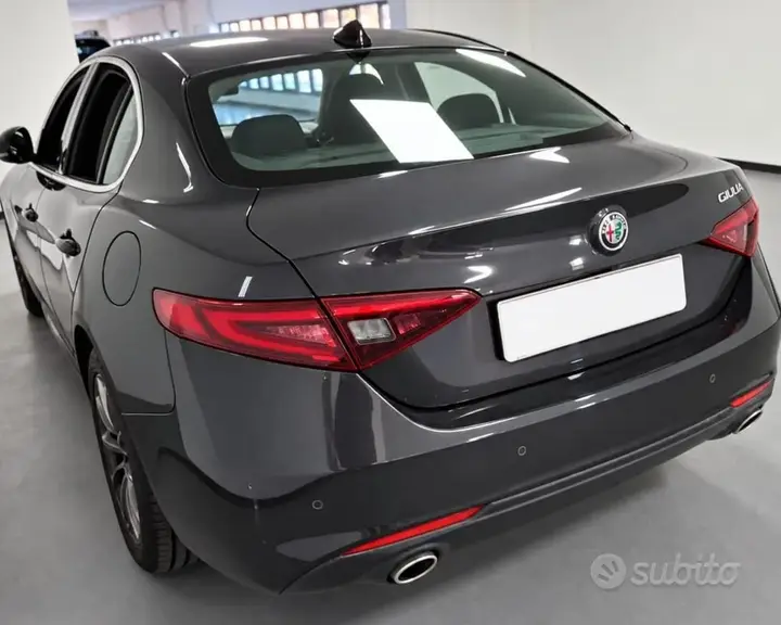 Alfa Romeo Giulia 2017 photo 2