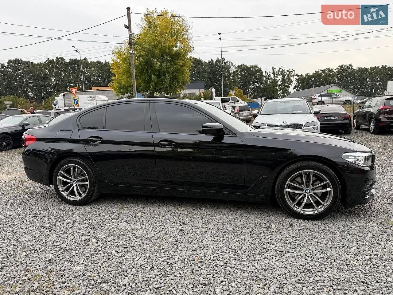 BMW 5 Series 2019 photo 2