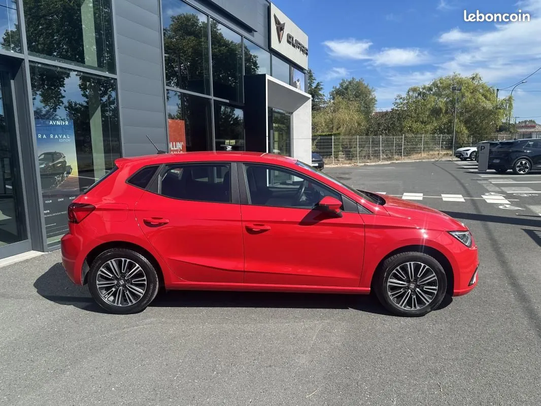 Seat Ibiza 2024 photo 2