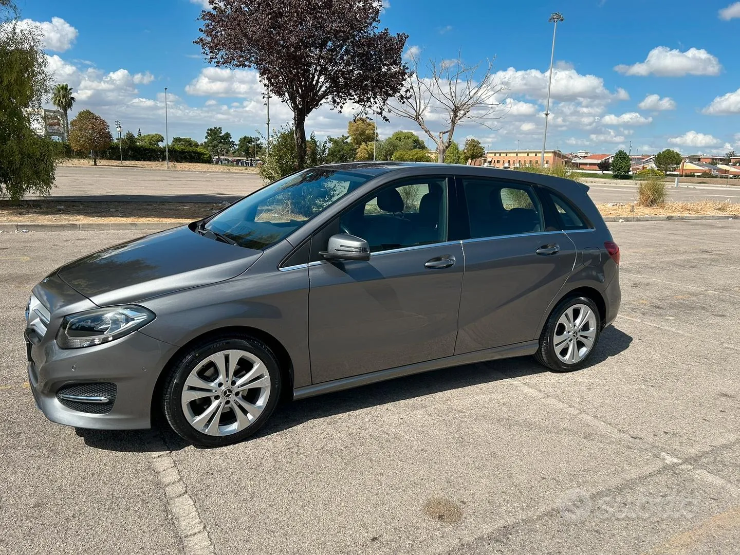 Mercedes-Benz B-Class 2015 photo 2