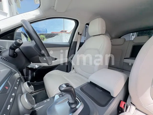 Jaguar E-Pace 2020 photo 3