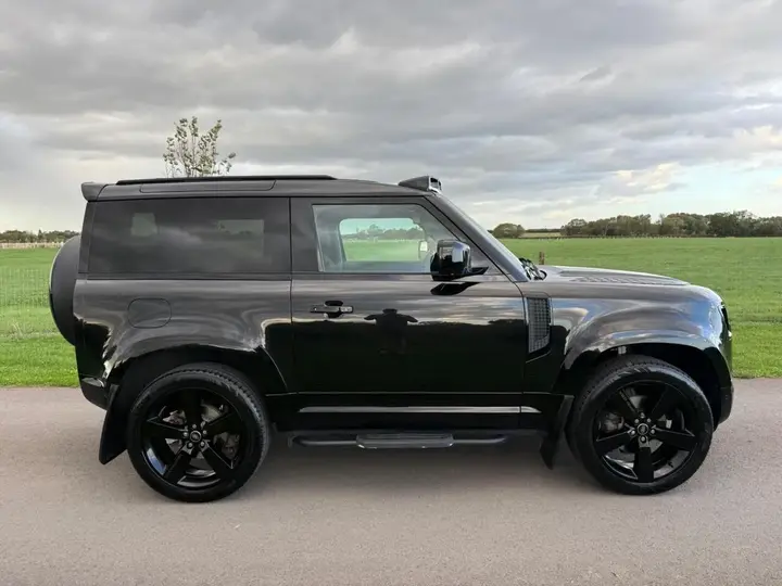 Land Rover Defender 90 2021 photo 2