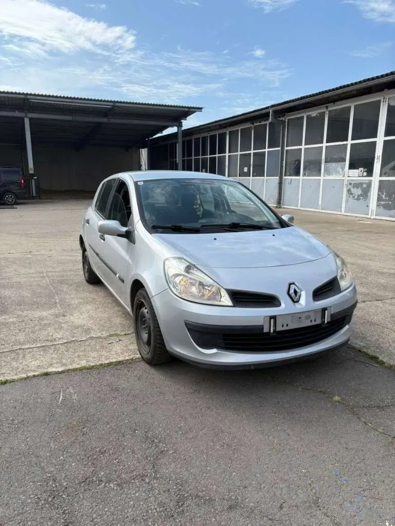 Renault Clio 2006 photo 3