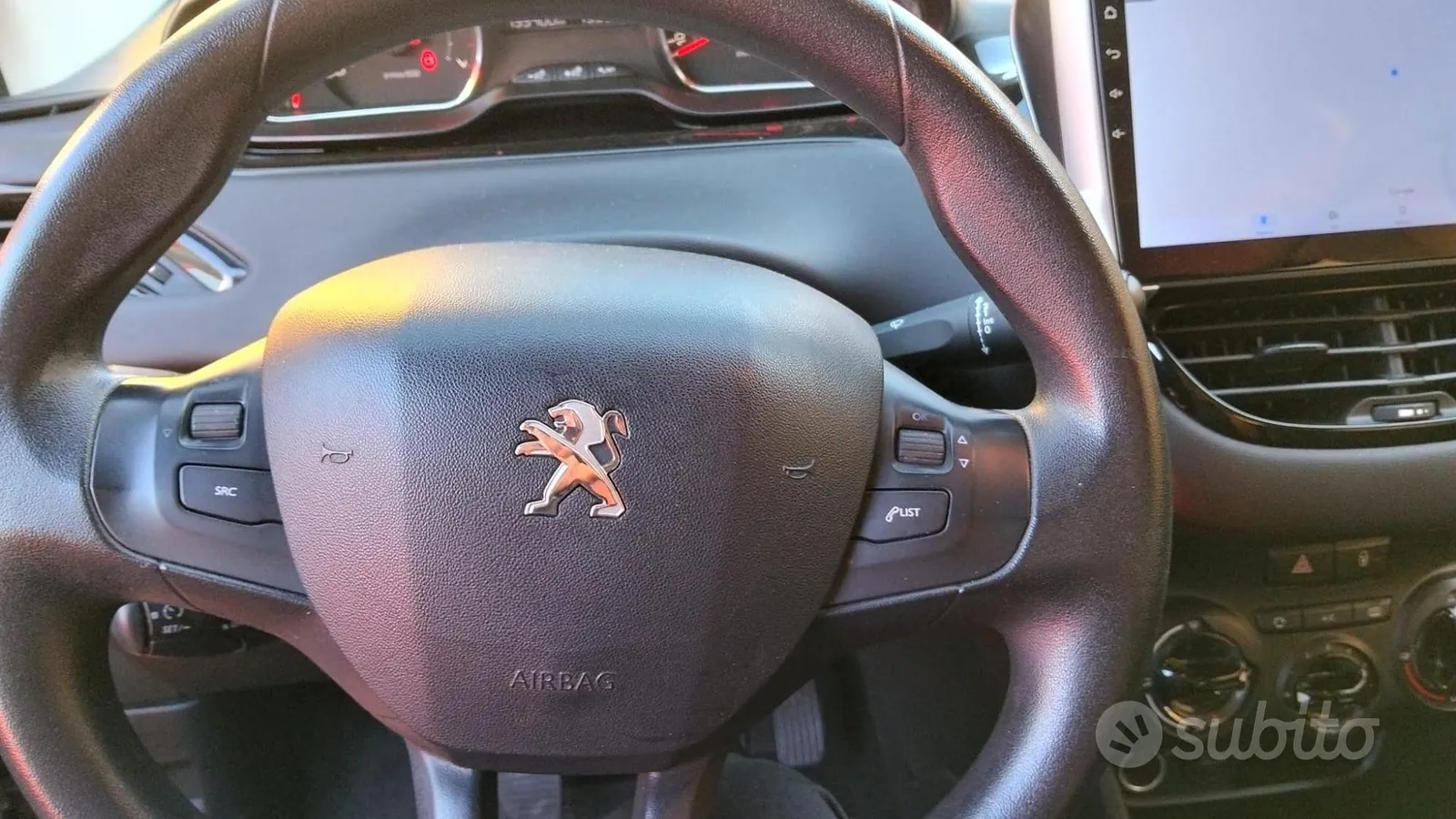 Peugeot 208 2013 photo 4