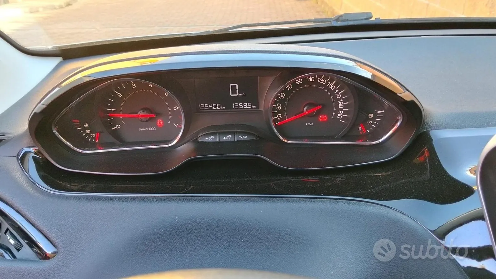 Peugeot 208 2013 photo 2
