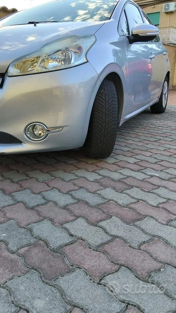 Peugeot 208 2013 photo 3