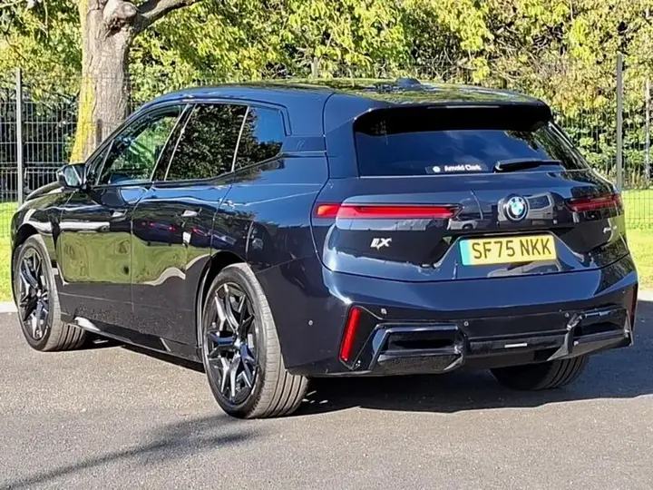 BMW Ix 2025 photo 2