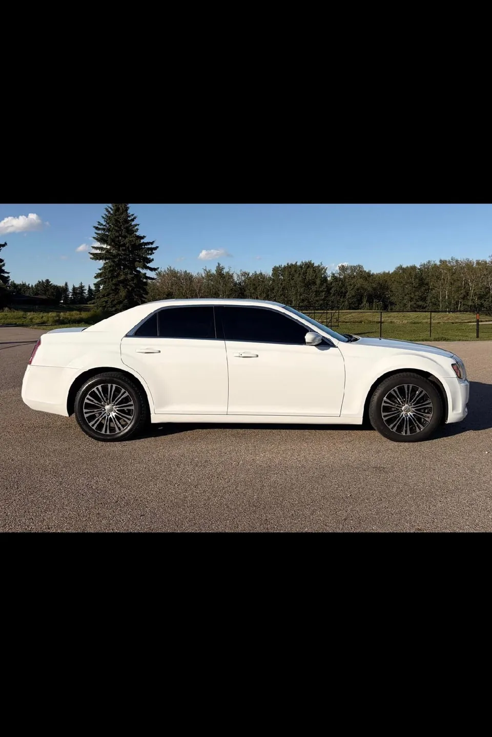 Chrysler 300 2012 photo 2