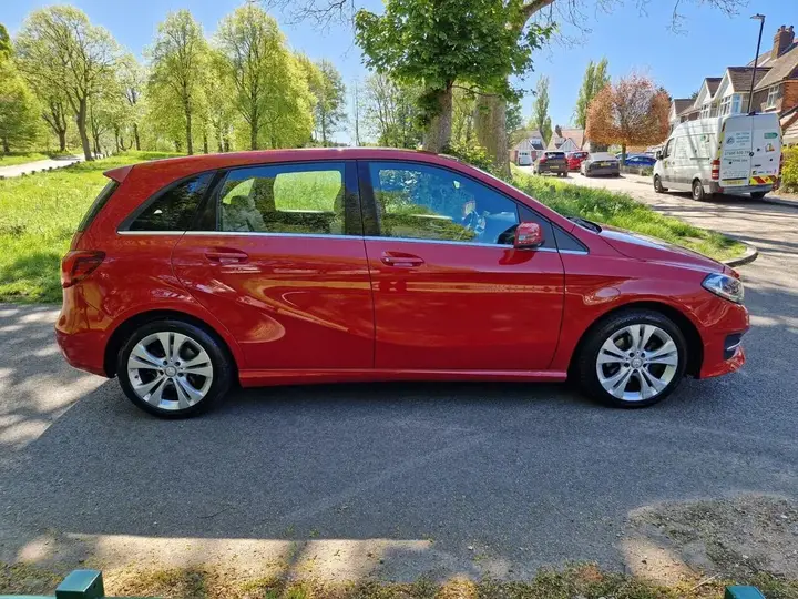 Mercedes-Benz B-Class 2015 photo 2