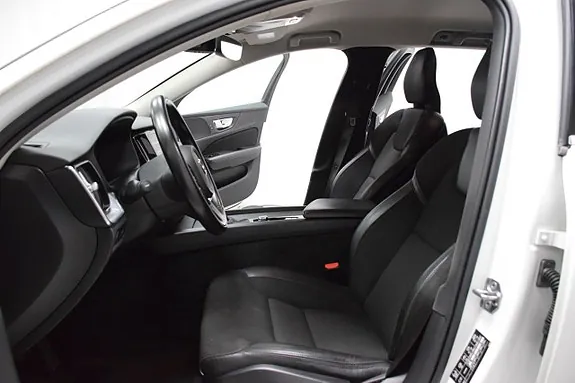 Volvo V60 2020 photo 2