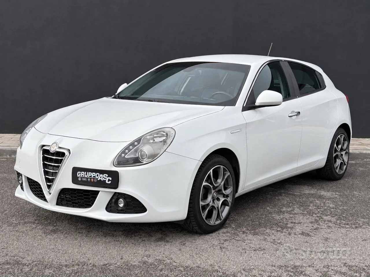 Alfa Romeo Giulietta 2011 photo 2