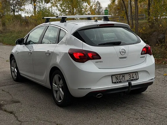 Opel Astra 2013 photo 5