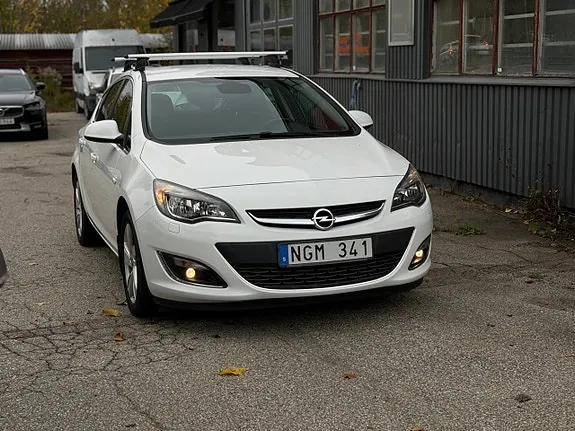 Opel Astra 2013 photo 3
