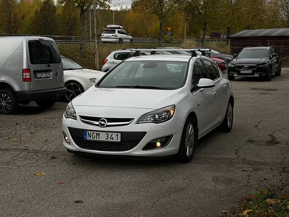 Opel Astra 2013 photo 2