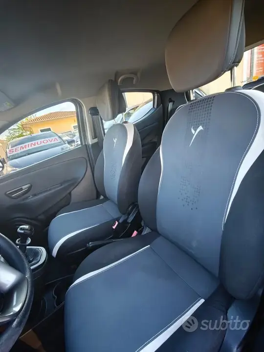 Lancia Ypsilon 2015 photo 4