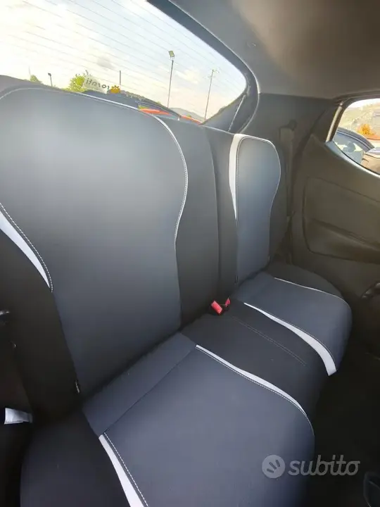 Lancia Ypsilon 2015 photo 2