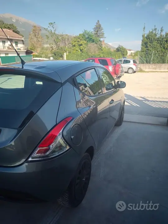 Lancia Ypsilon