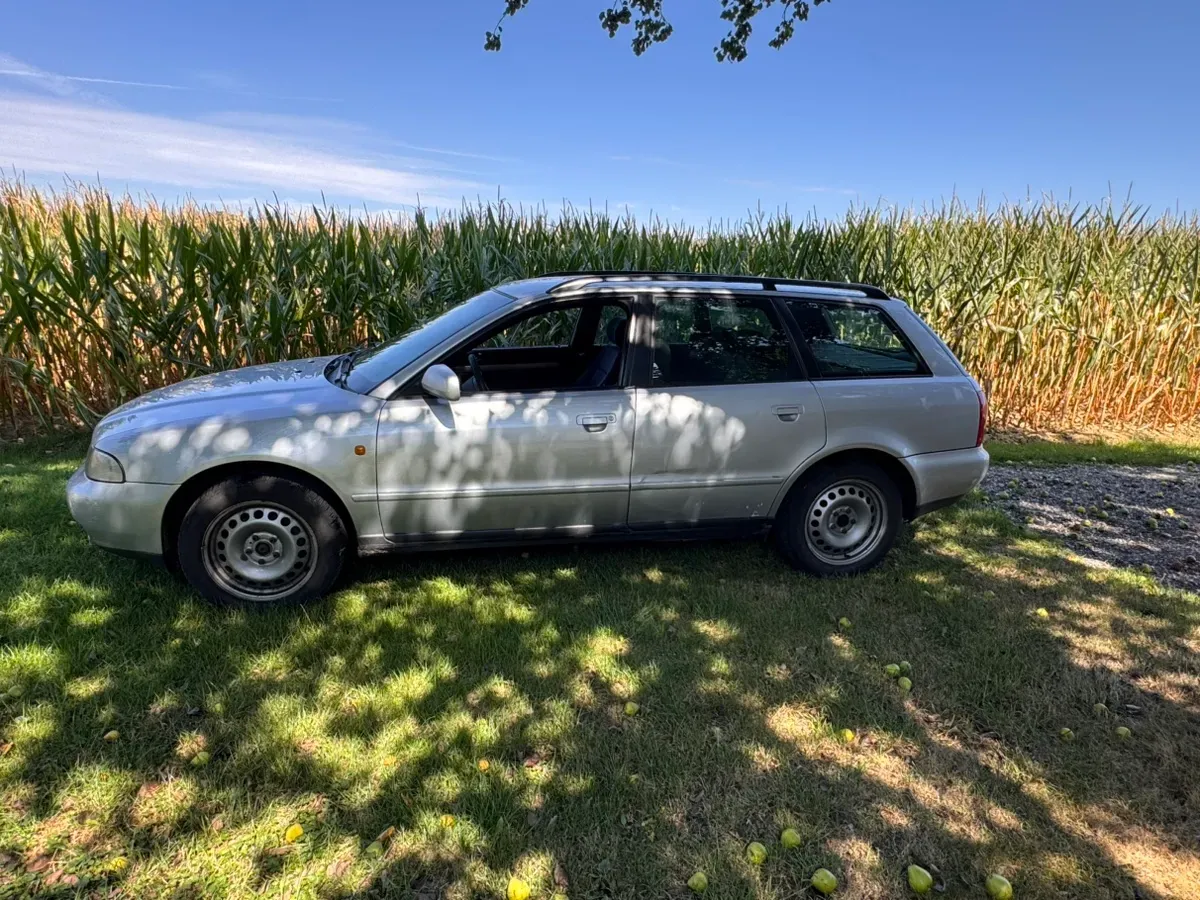 Audi A4 1998 photo 2