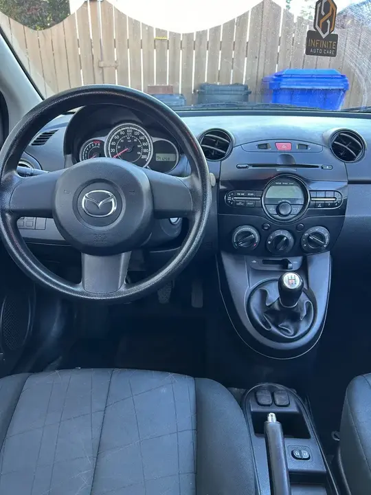 Mazda 2 2013 photo 4